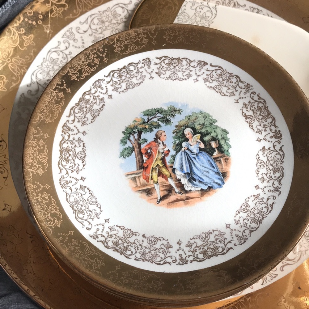 Vintage Sabin Crest O Gold Set Plate & six serving plates w Spatula